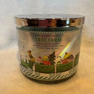 Bath & Body Works Tree Farm Candle with Silver Lid